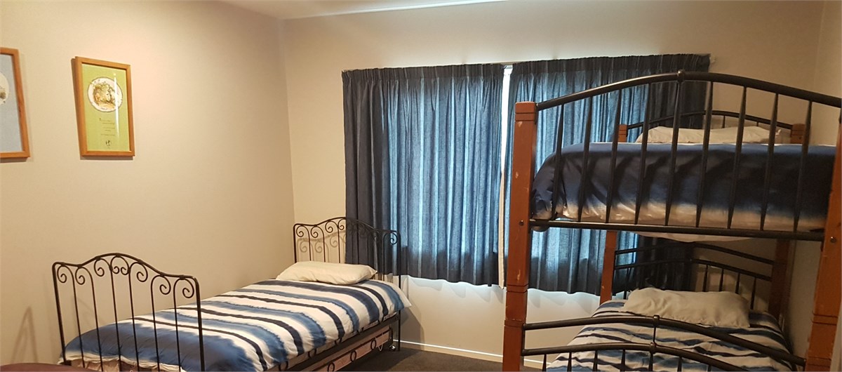 Bedroom 4 - single bunk set + 2 x singles with tru