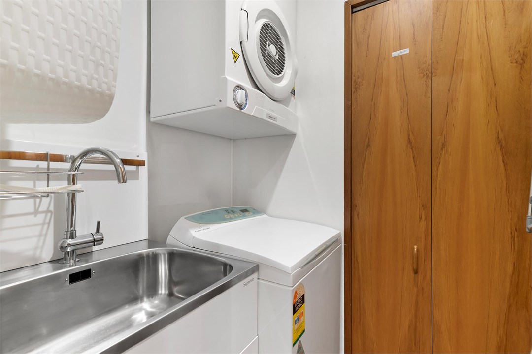 Full laundry facilities including washing powder