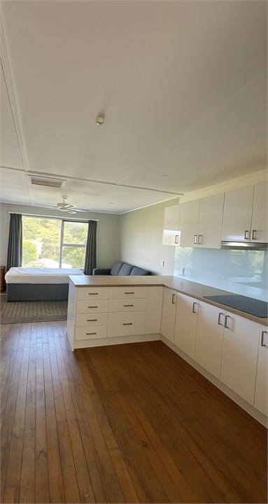 Kitchen/Lounge - Grey/white object will be removed