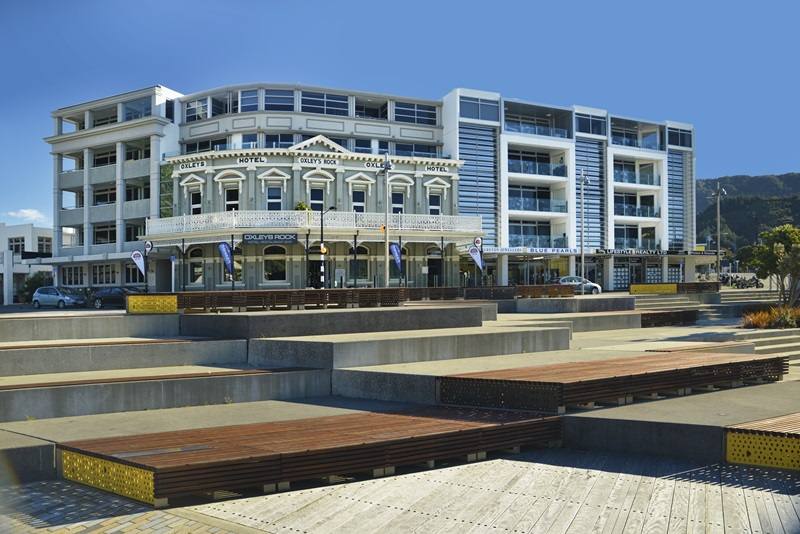 Oxleys Rock Apartments on the Water Front