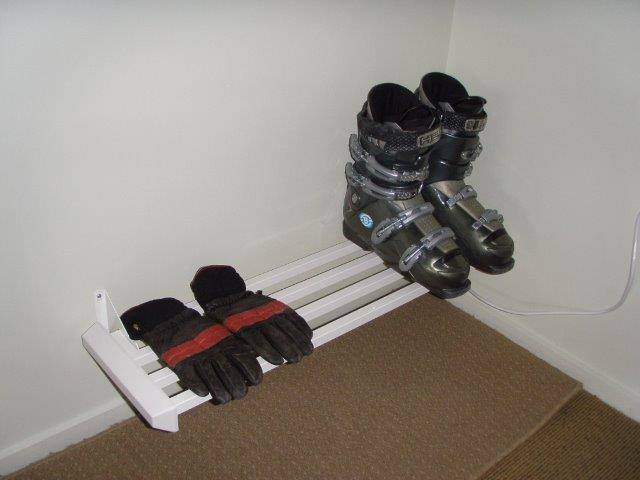 Skiboot drying rack