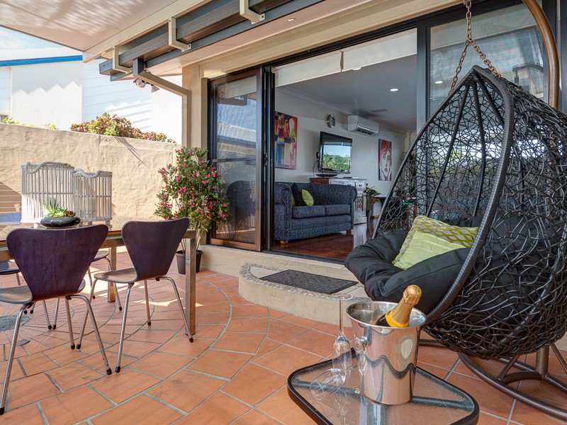 Double Egg Chair by the Pool