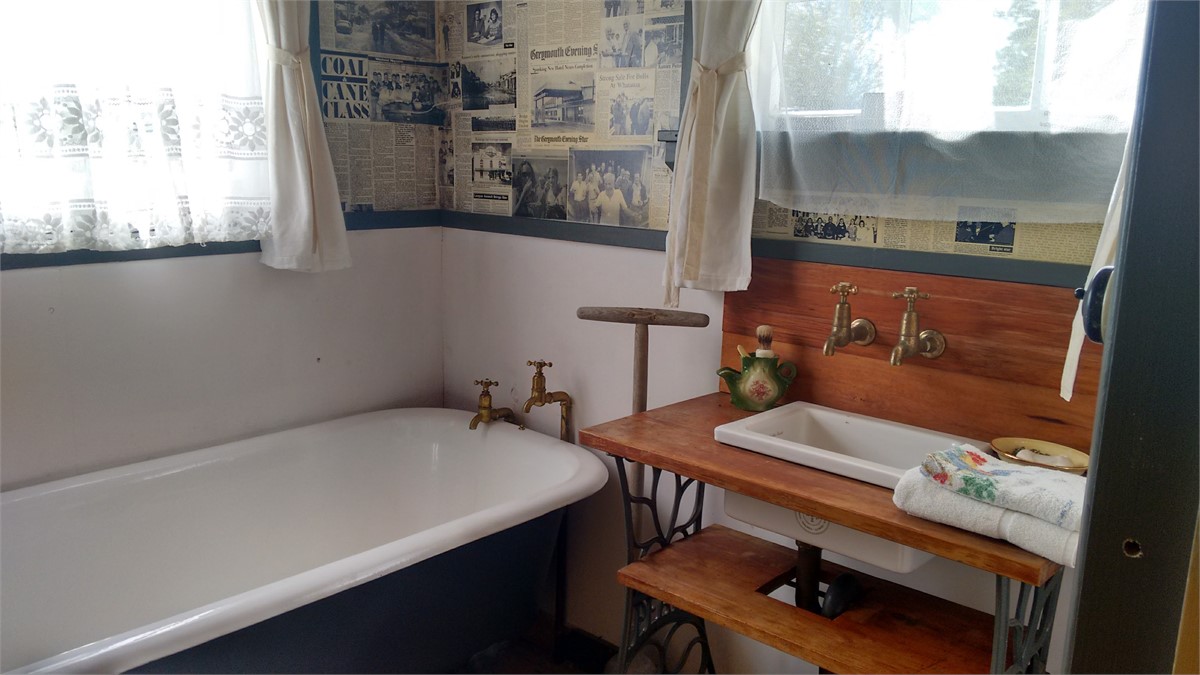 Claw Foot Bathtub & colonial wallpaper of history