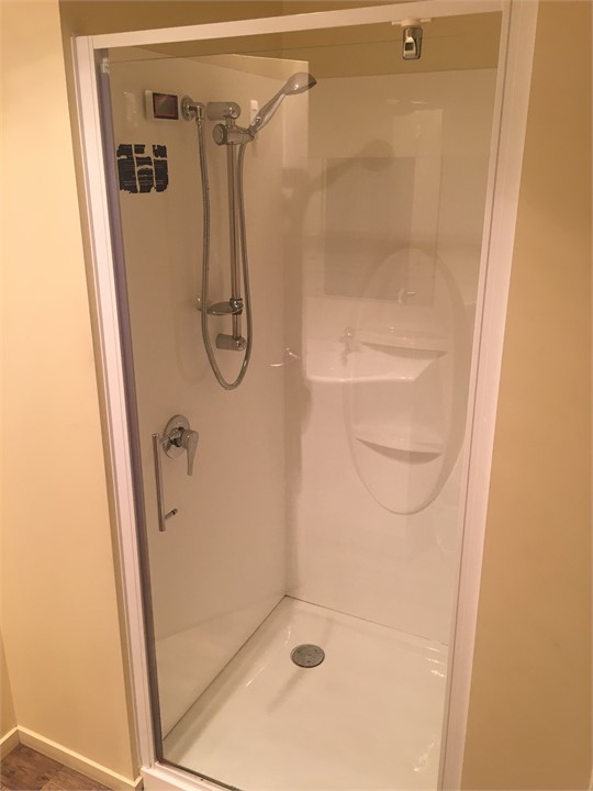 main bathroom, shower