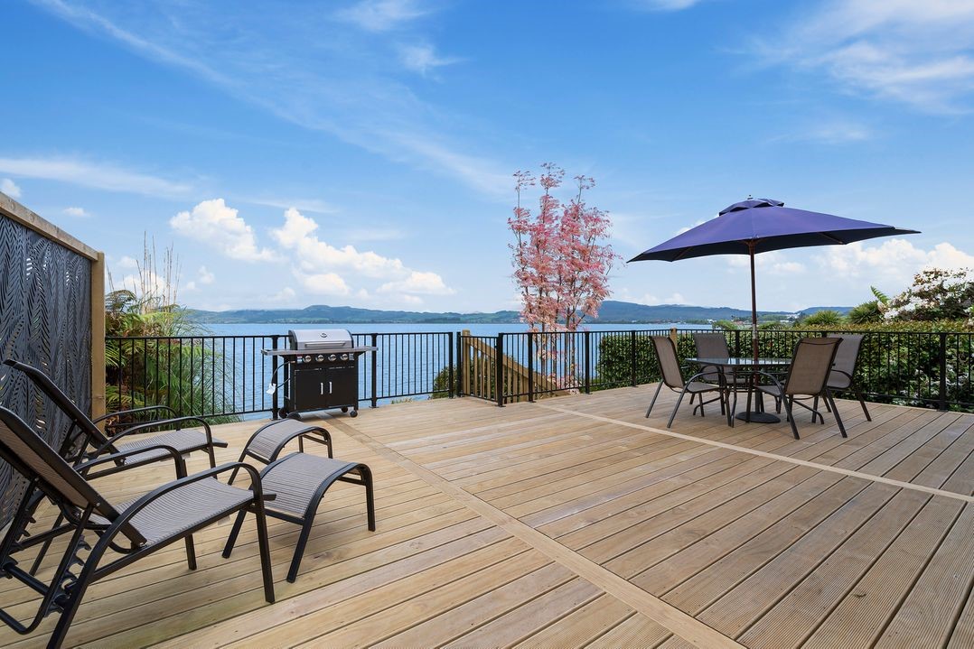 Piece of Paradise (Bachcare) Lake Rotorua Bach for rent Holiday Houses