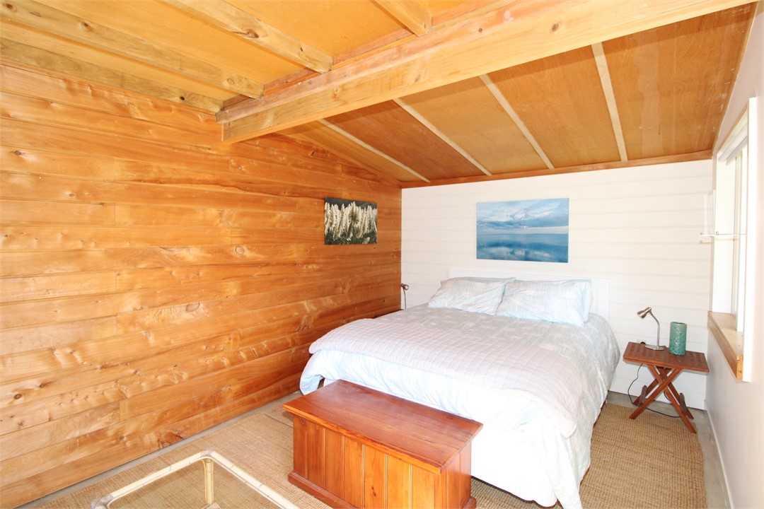 Main Cabin with Queen Bed