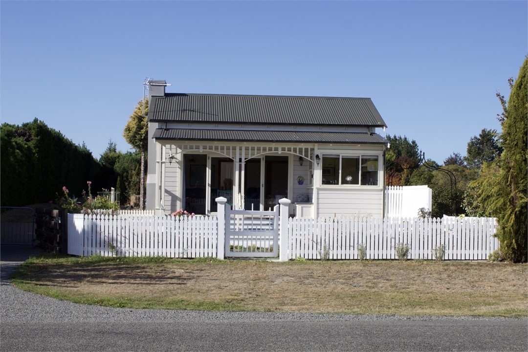 27 Fairhurst Place Rolleston Cottage for rent Holiday Houses