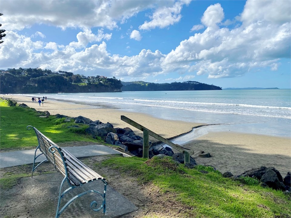 Orewa Beach House....seconds to beach Orewa Beach Holiday Home for