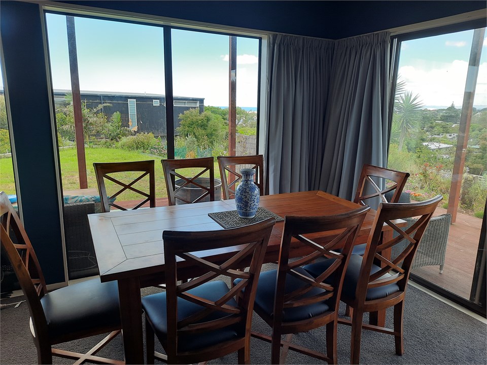 Dining Table extends to seat 10