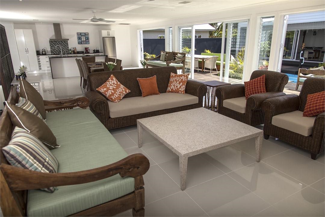 Large lounge with TV