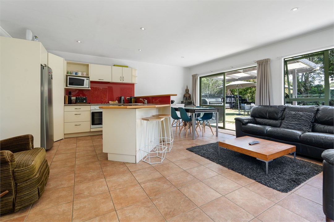 Open plan living/ kitchen for full family