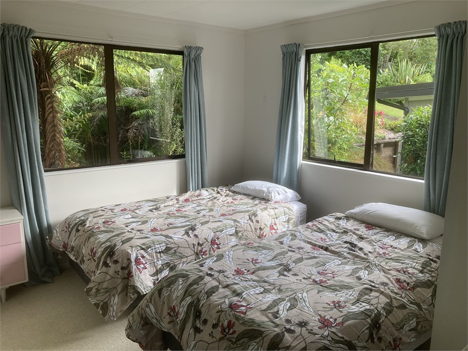 Upstairs back bedroom (2 king singles)