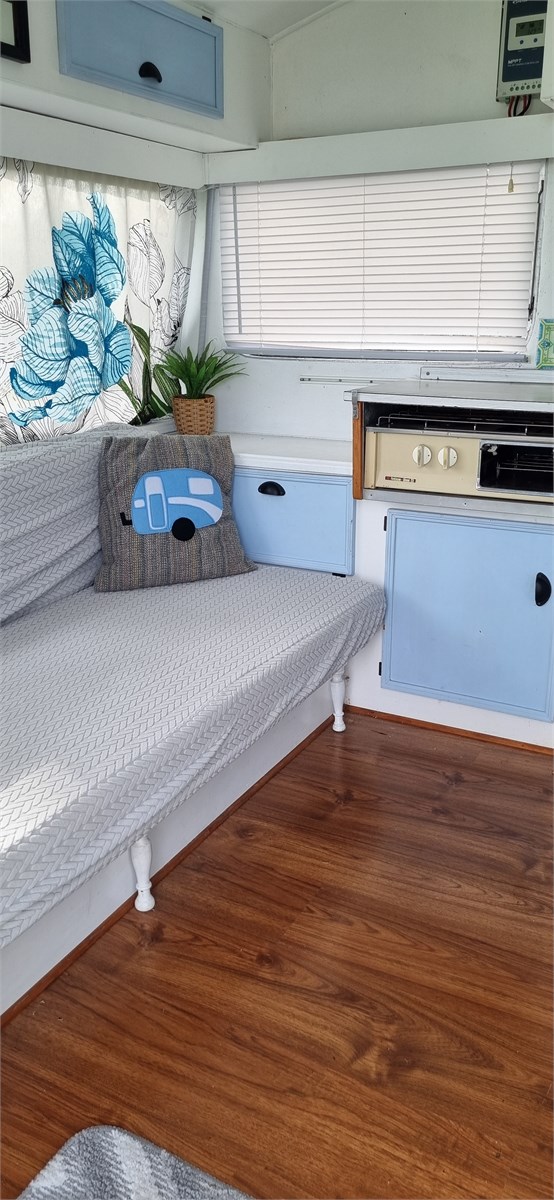 Caravan Single small