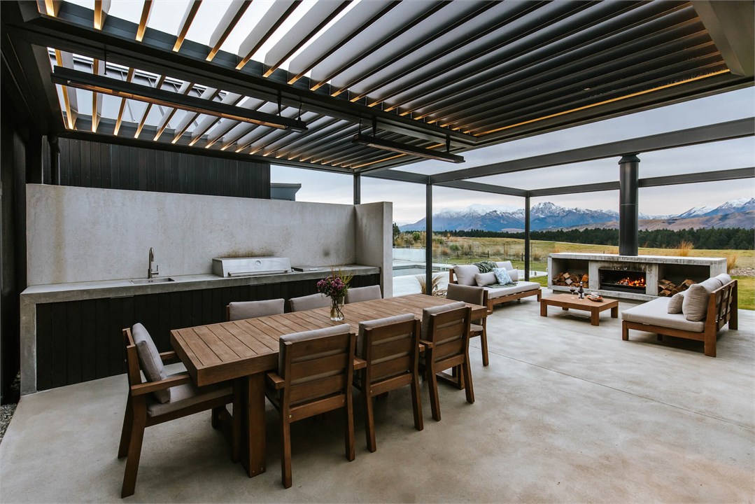 Outdoor dining / BBQ