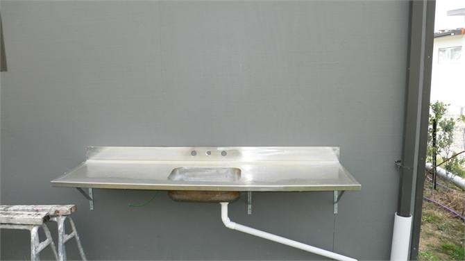 Fish filleting bench