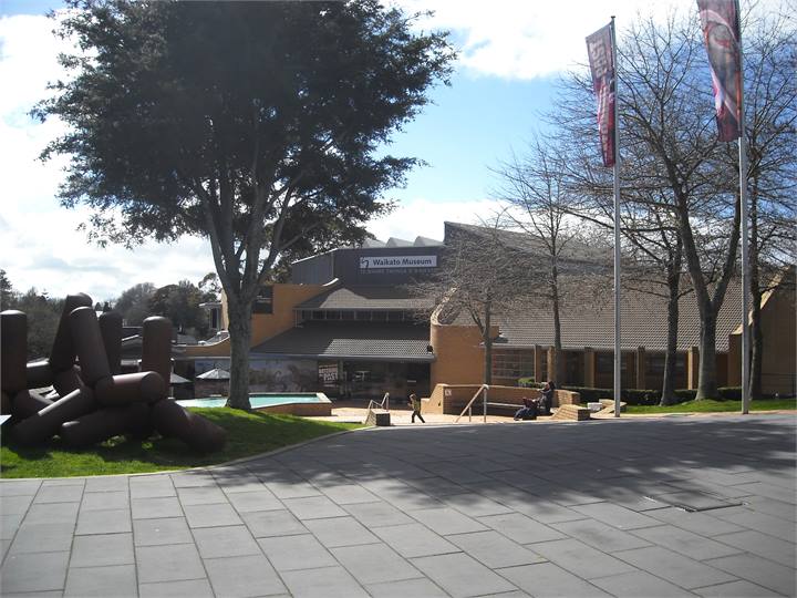 Walking distance to Waikato Museum