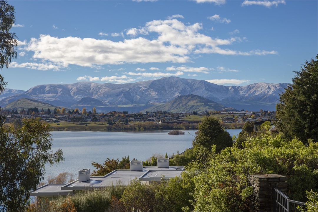 Views towards Frankton and the Crown Range