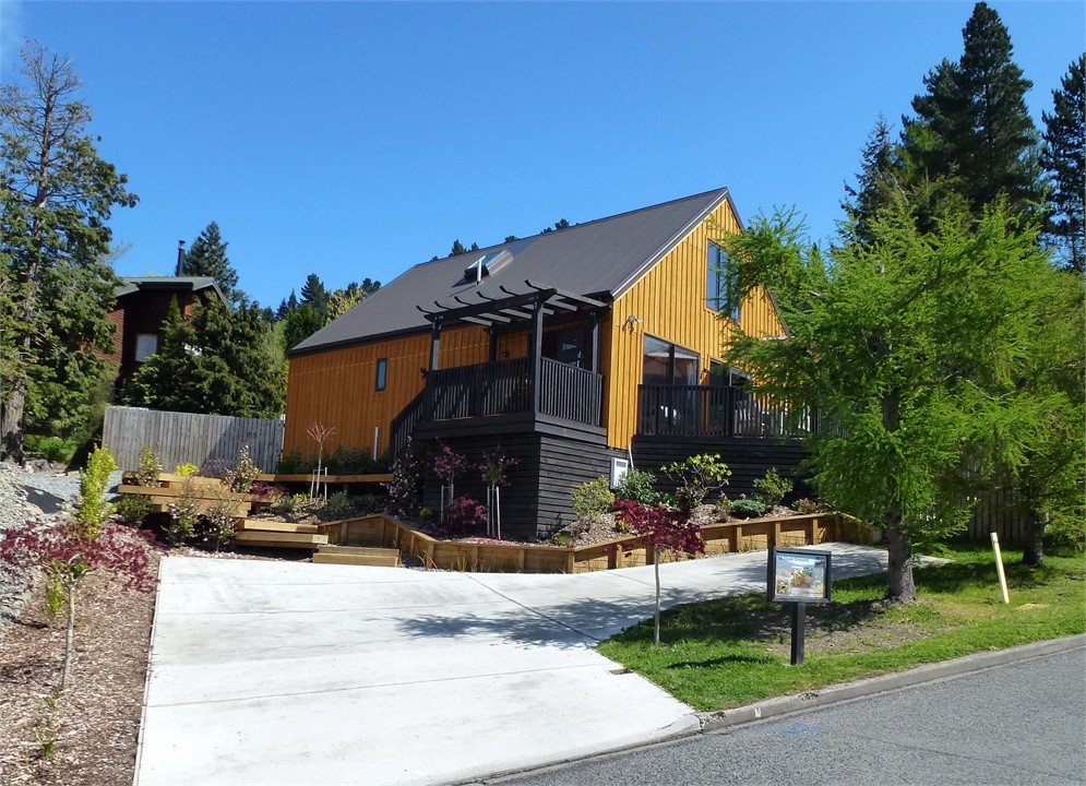 Playground, Pool Table and Pets (Award Winning) Hanmer Springs Bach