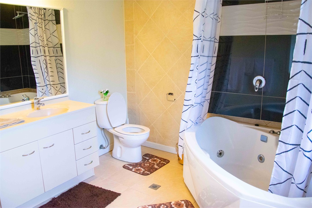 Spa bathroom en-suite on the upper floor