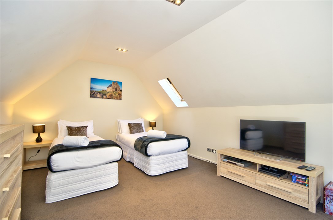 Bedroom 4/Loft (can be 2 singles or 1 King)