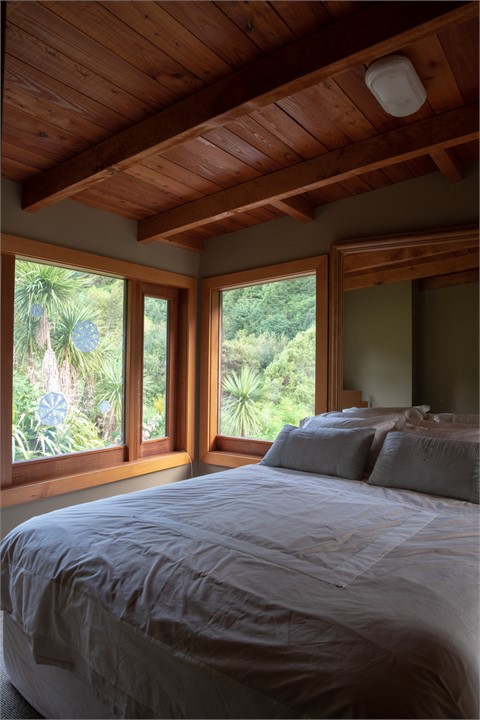 Upstairs mezzanine bedroom