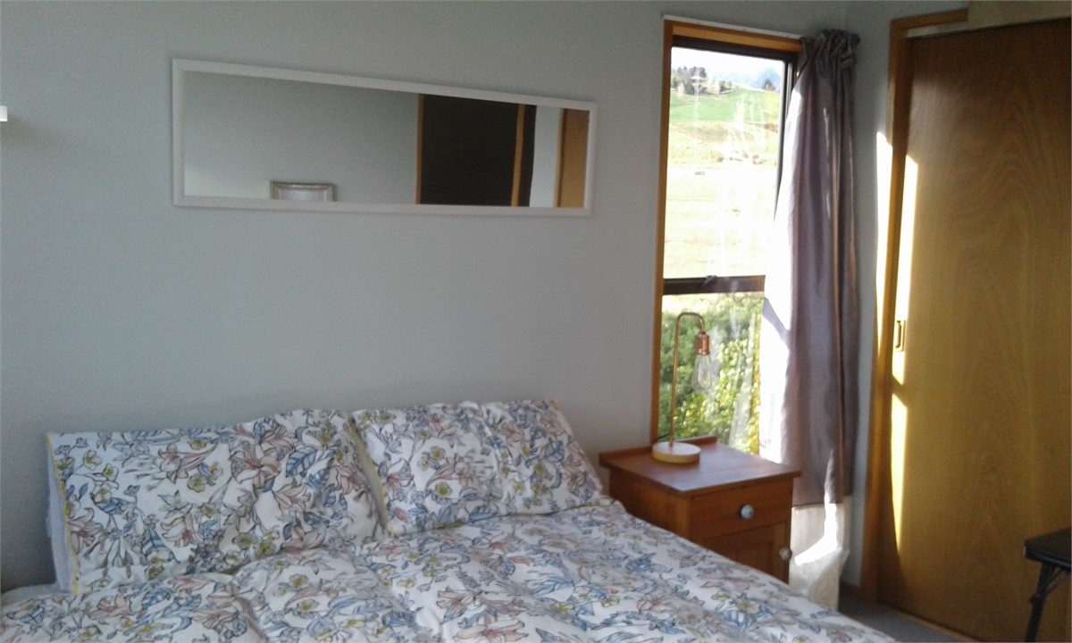 Queen Bedroom upstairs