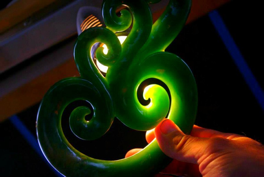 Many talented pounamu carvers here.