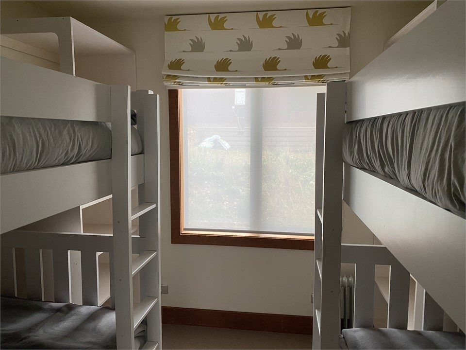 Twin bunk room (downstairs - 2 sets of single bunk