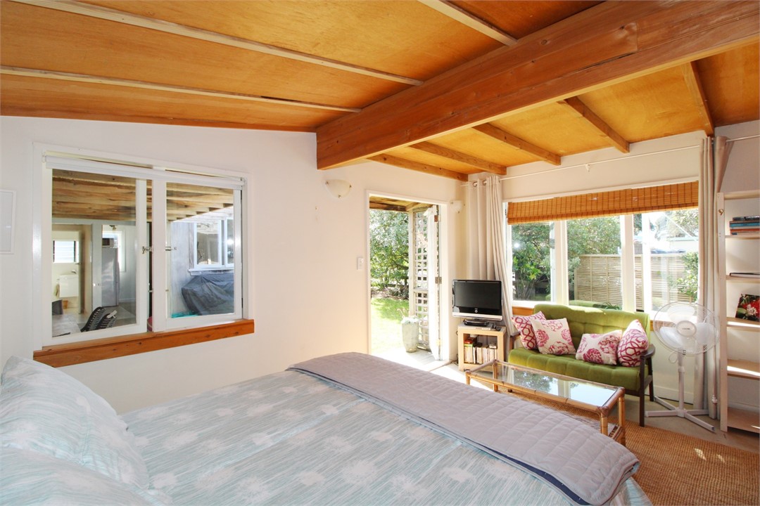 Main Cabin with Queen Bed