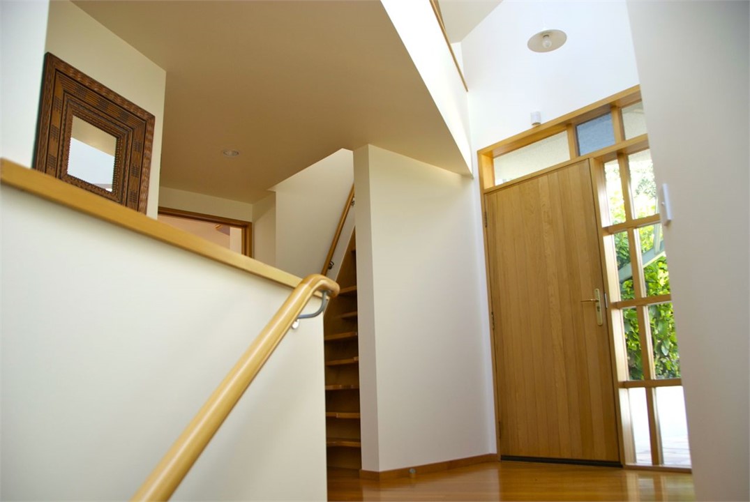 Entry - shows stair to bedrooms downstairs and ste