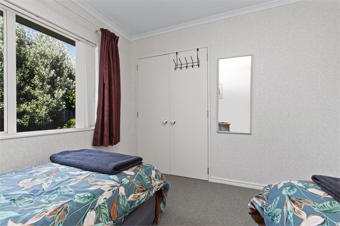 3rd bedroo with twin single beds