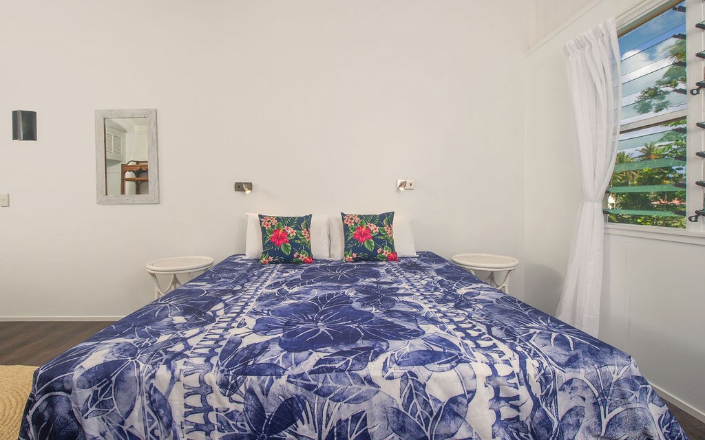 Master bedroom that opens onto the deck