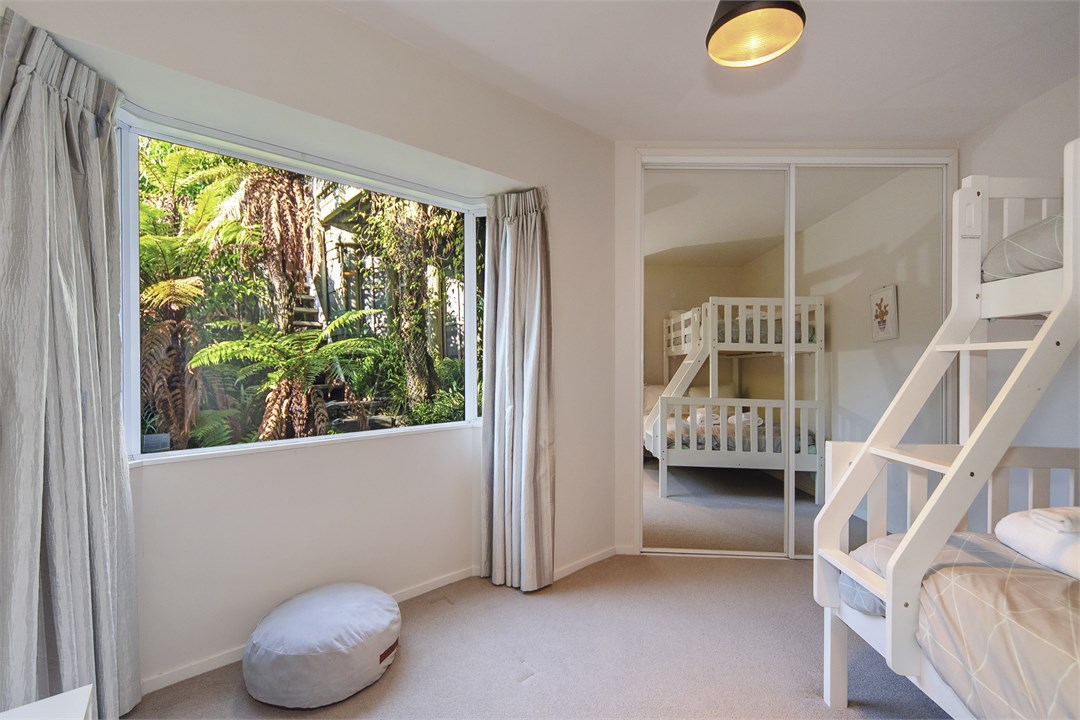 Bedroom 3 with Single over Queen bunk