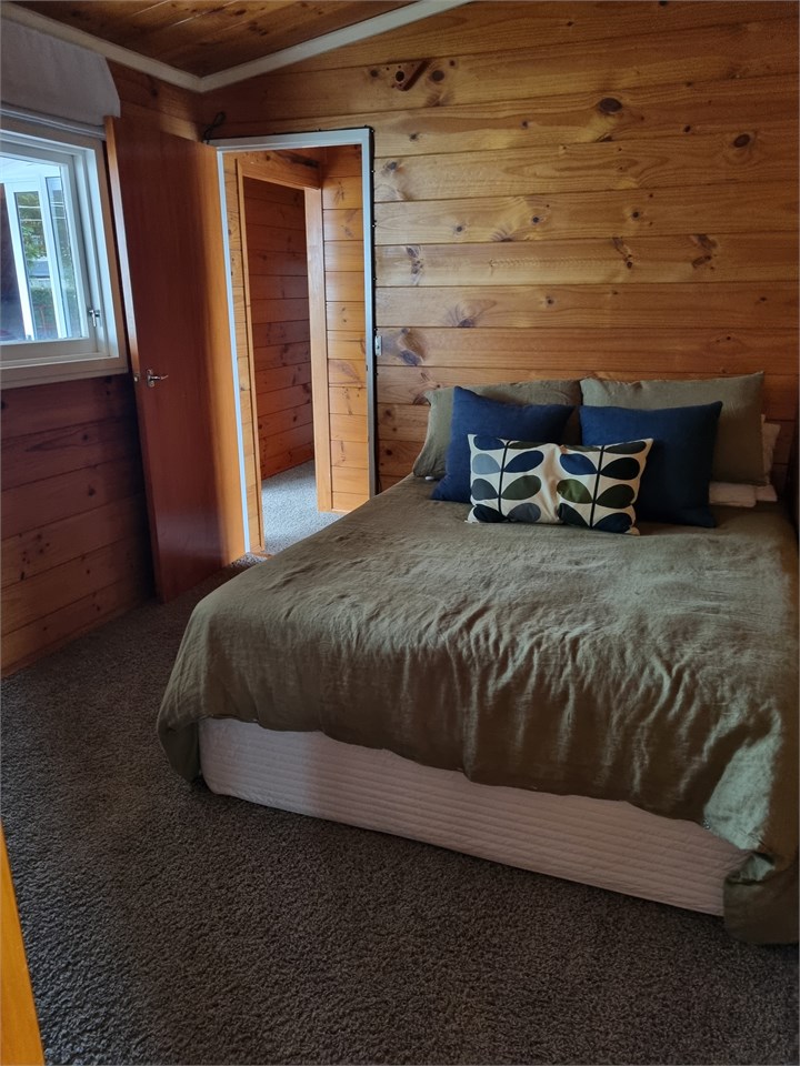 Bedroom 4, walk through