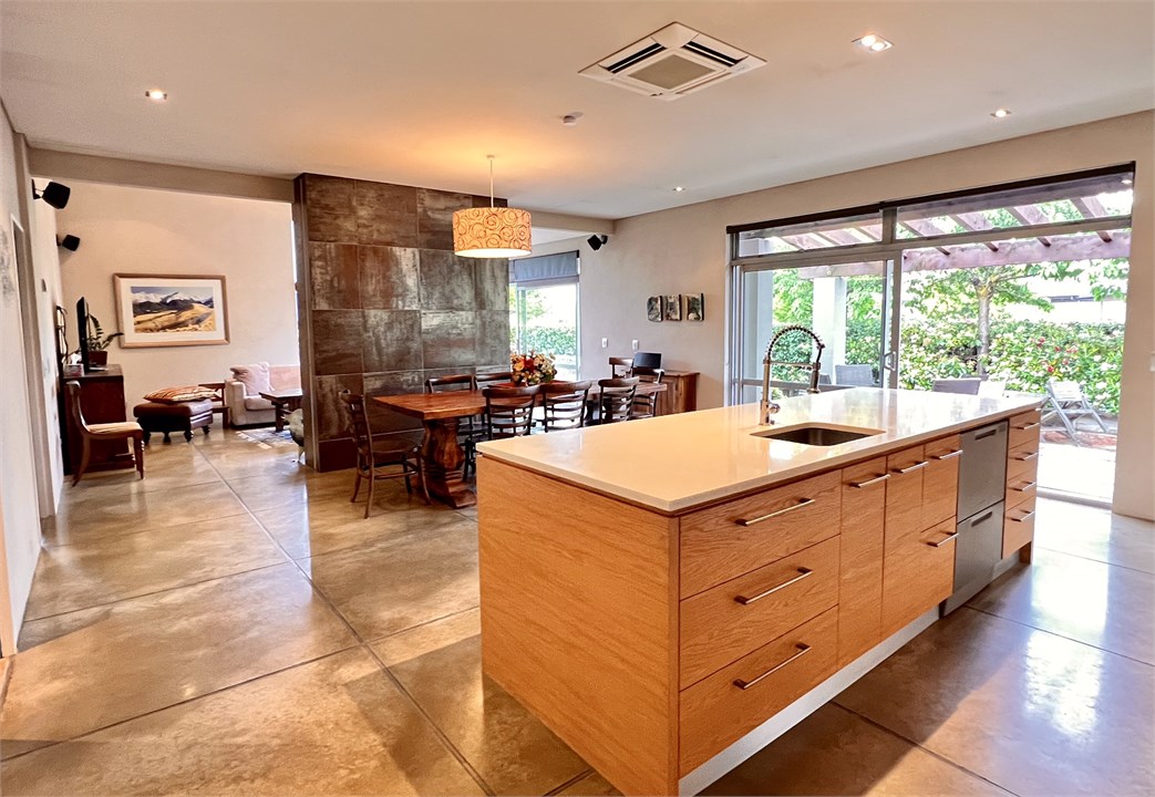 Fully equipped Kitchen area