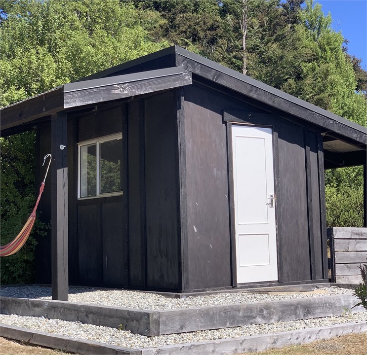 The Black Shack itself sleeps 4, but 2 additional 