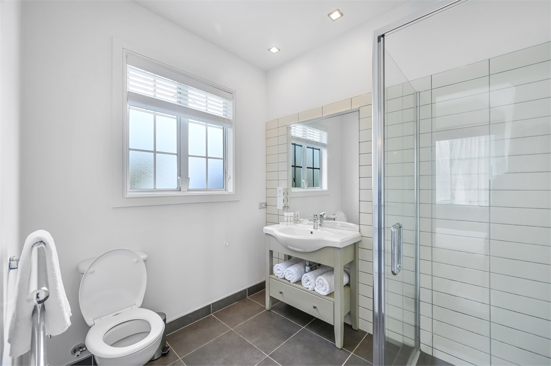 Main bedroom ensuite