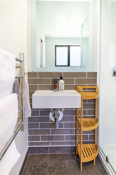 Ensuite with bathtub, shower and vanity