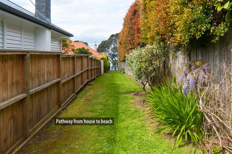 Direct access to the beach