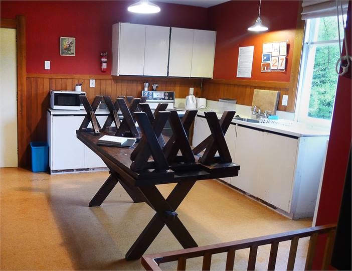 Kitchen & dining area