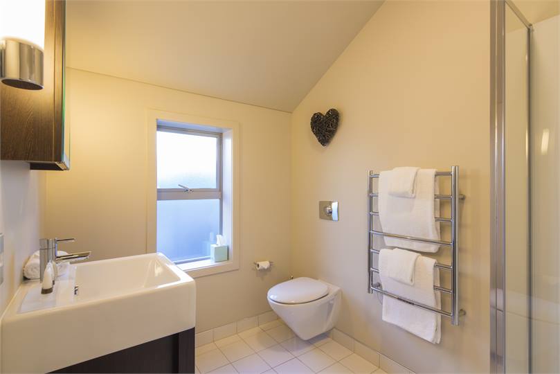 Second Ensuite Bathroom