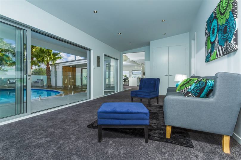 Flow from 2nd lounge to pool