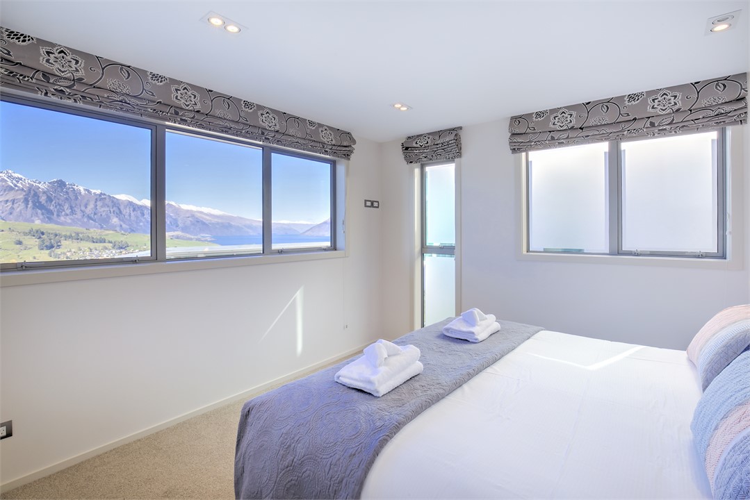 Bedroom 2 - Super King bed or split singles