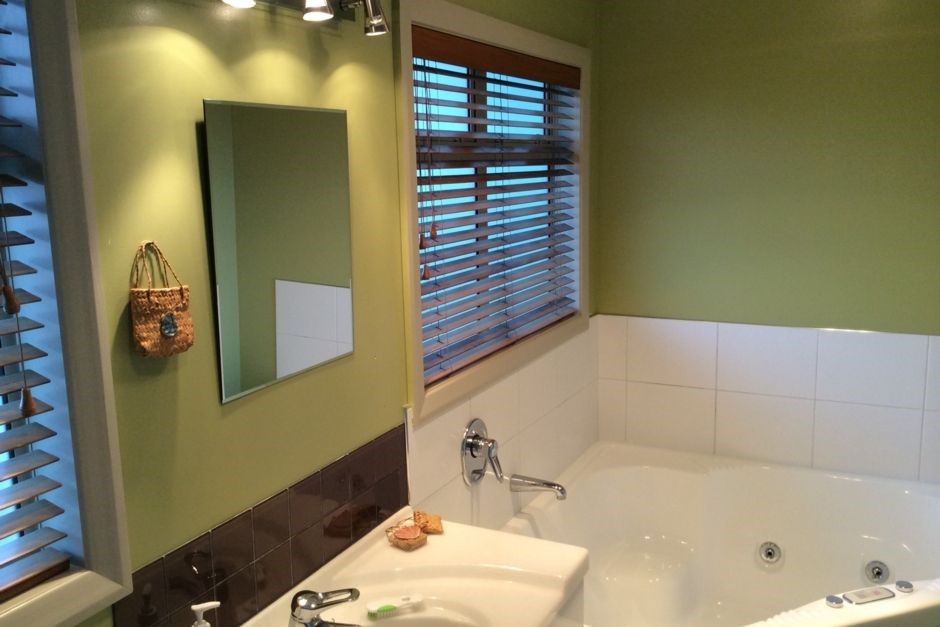 Green bathroom: shower, spa bath, toilet & vanity