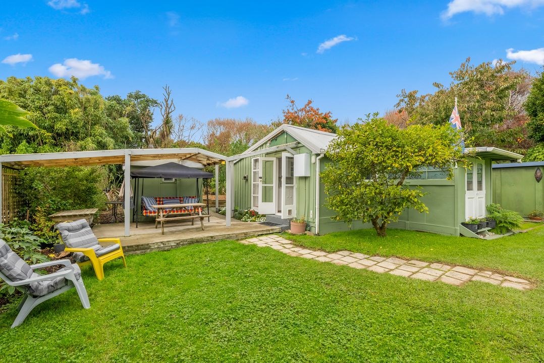 Blue Diamond Bach (Bachcare) Waikanae Beach Holiday Home for rent