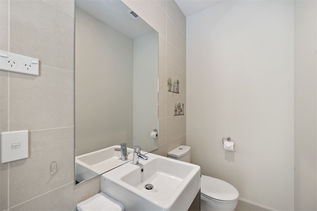 Half bathroom on top level