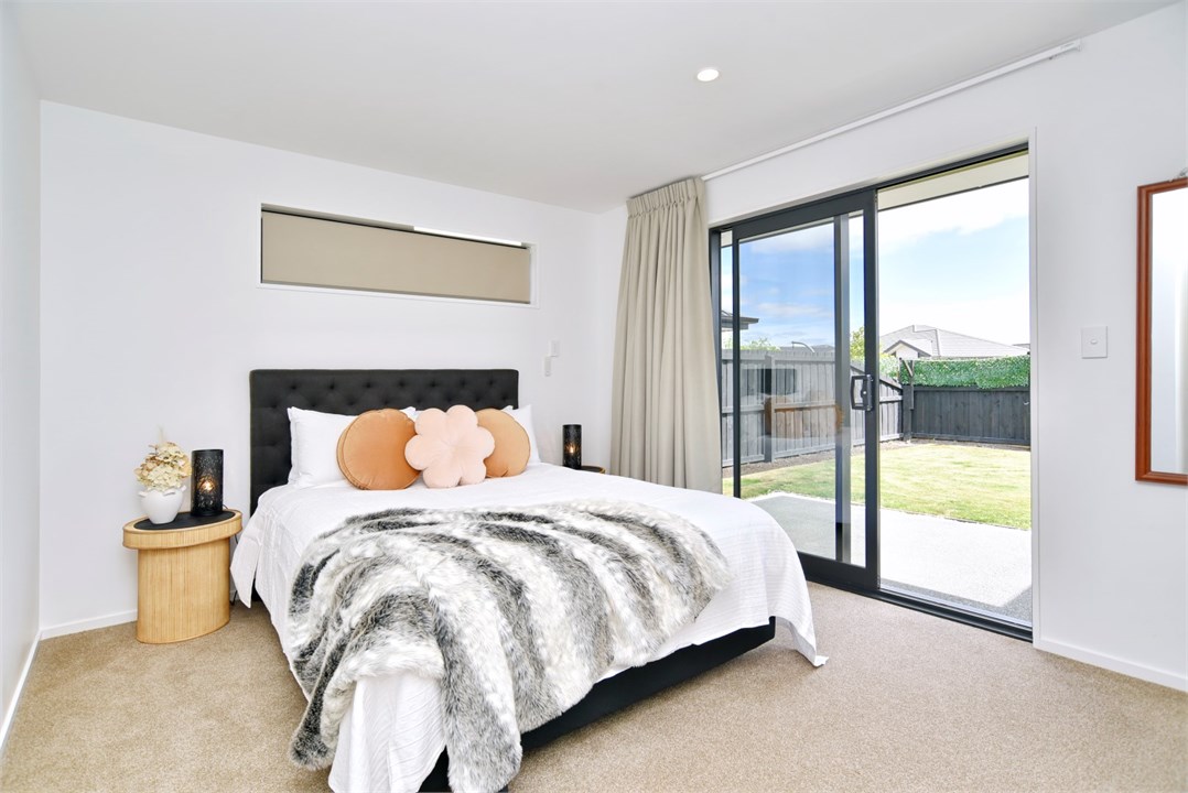 Bedroom 1 has a Queen bed