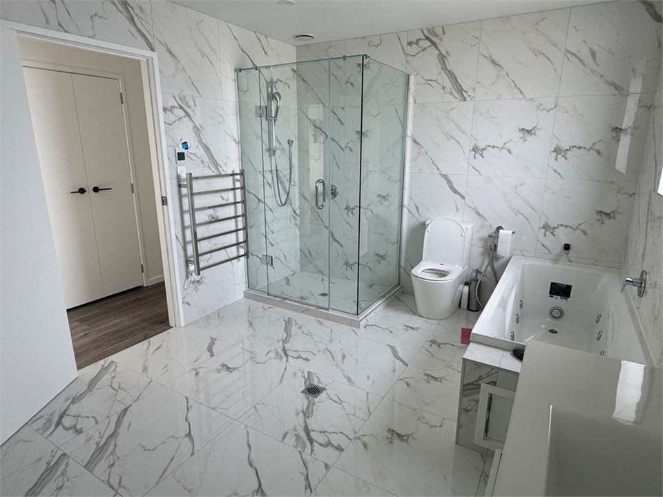 Downstairs main bathroom