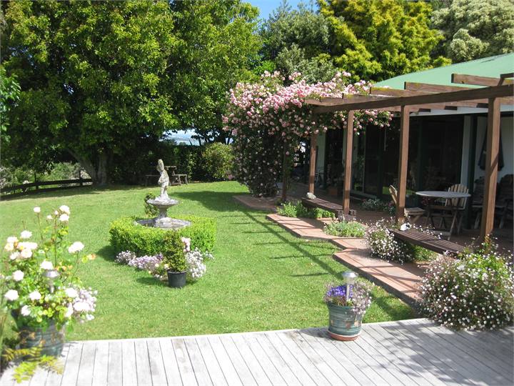 The Farmstay with beautiful gardens and amazing vi