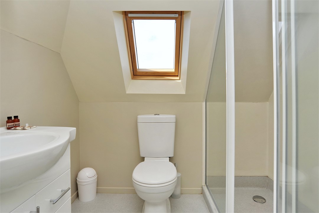 Top floor ensuite to bedroom 3
